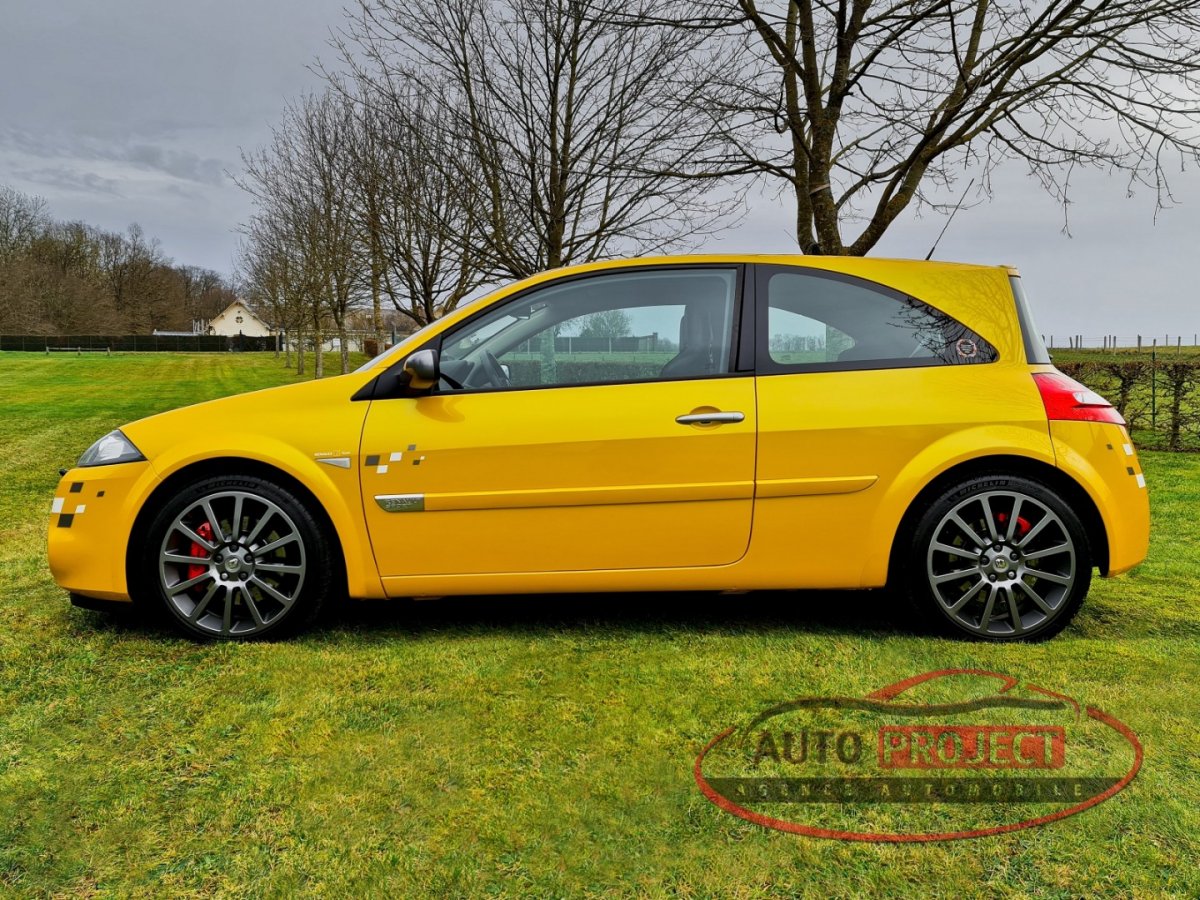 RENAULT MEGANE II COUPE 2.0 TURBO 230 RS F1 TEAM R26 N°3667