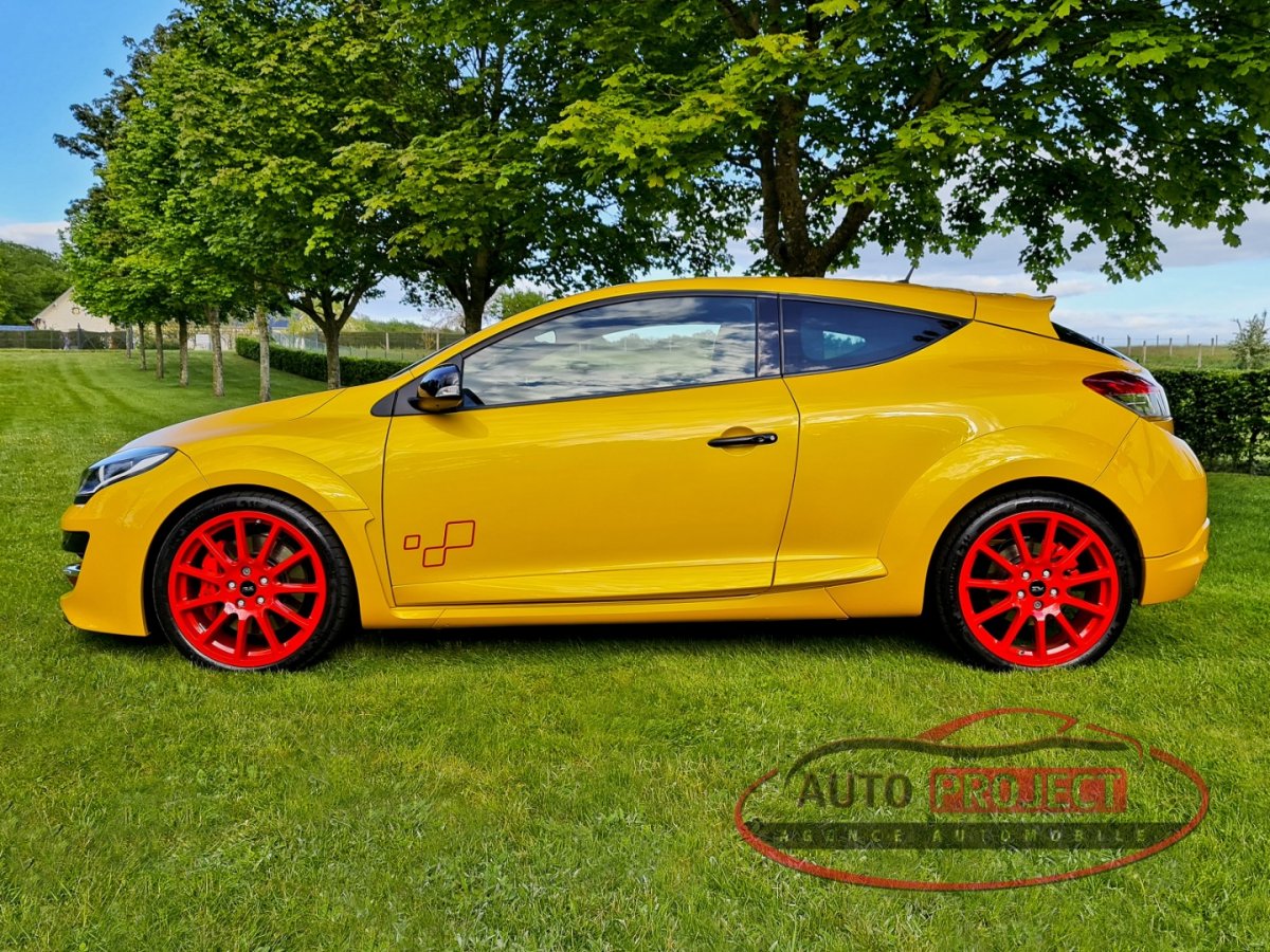 RENAULT MEGANE III COUPE 2.0 TURBO 275 RS TROPHY-R N°012 - Voiture